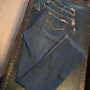 Women’s Carhartt jeans!